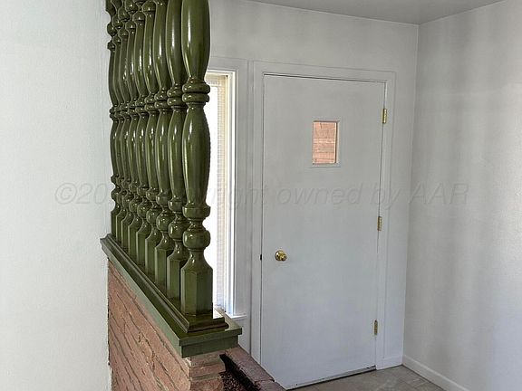 3rd image of 303 Tansy St