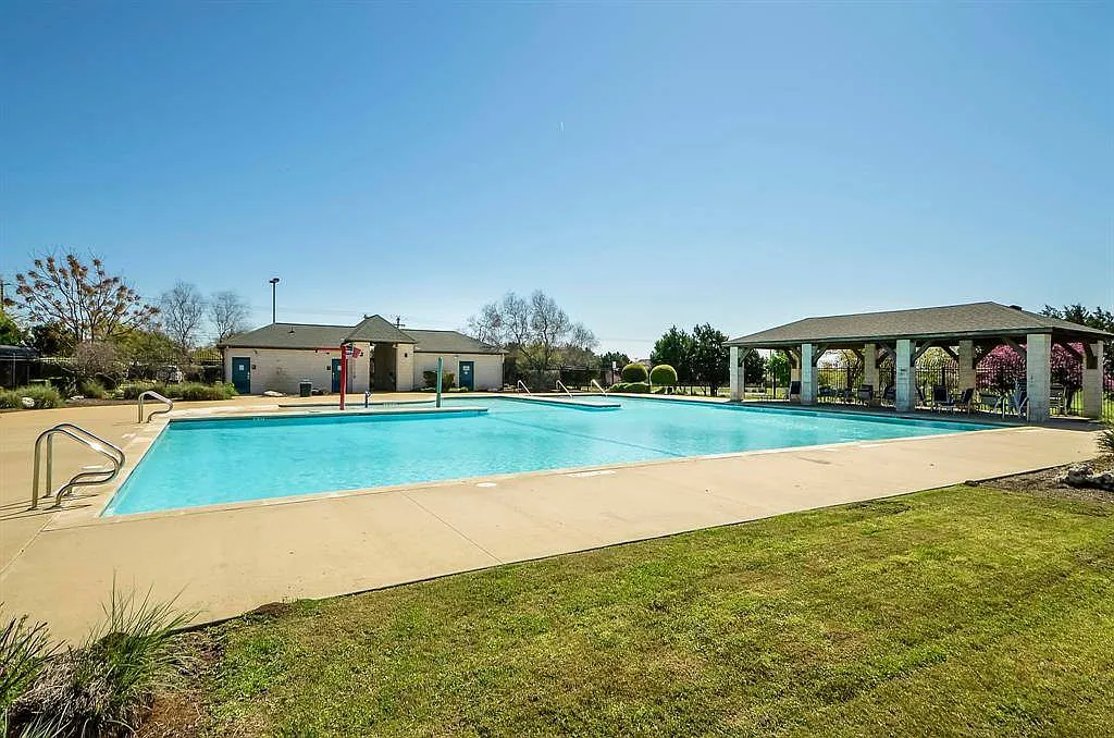4 bed, 2.5 bath, 2181 sqft, $2,250 — Photo 4