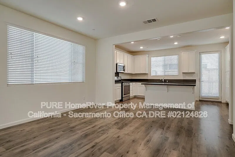3 bed, 2.5 bath, 1822 sqft, $2,795 — Photo 4