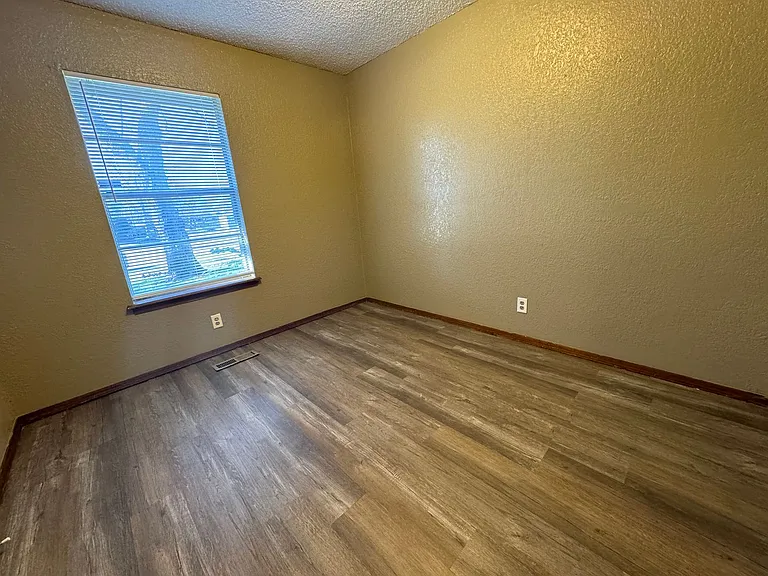 1403 S 121st East Ave — Photo 8