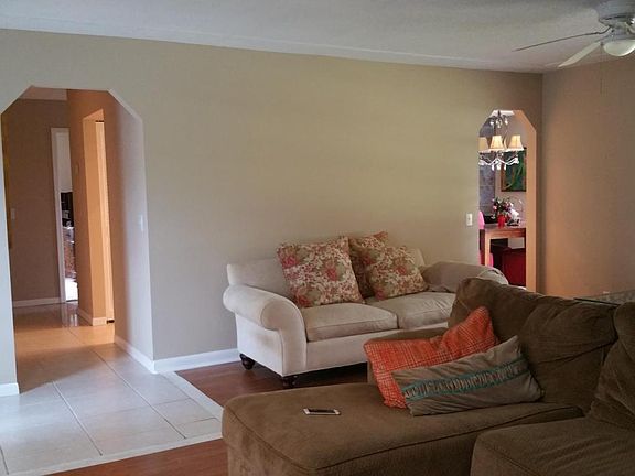 5th image of 2661 Wright Ave