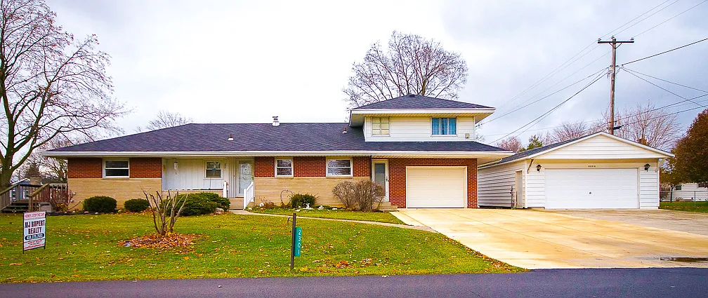 2301 Wellesley Dr photo 1