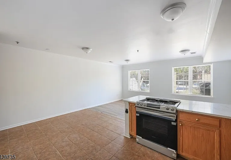 566 Pennsylvania Ave #E2 — Photo 1