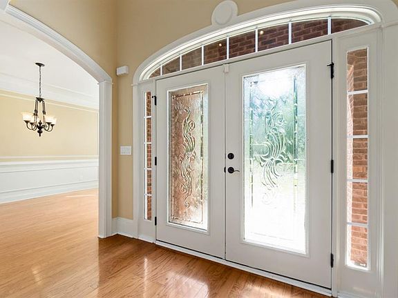 4th image of 396 Langshire Dr
