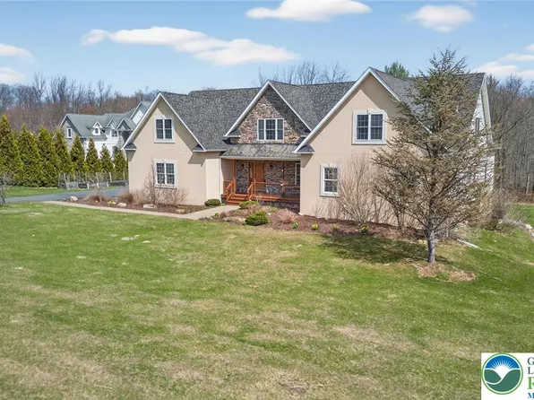 210 Sonny Dr, Wind Gap, PA 18091