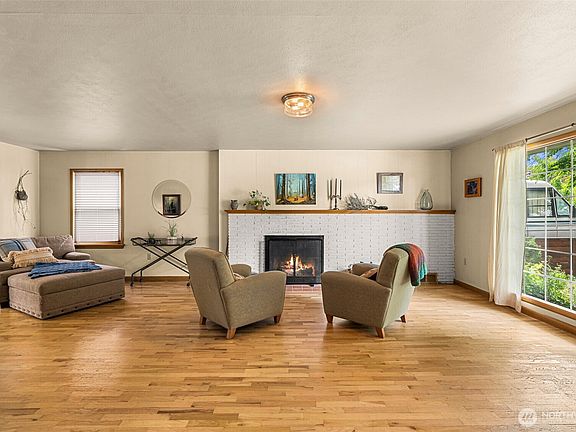 3rd image of 19 N Garfield Avenue