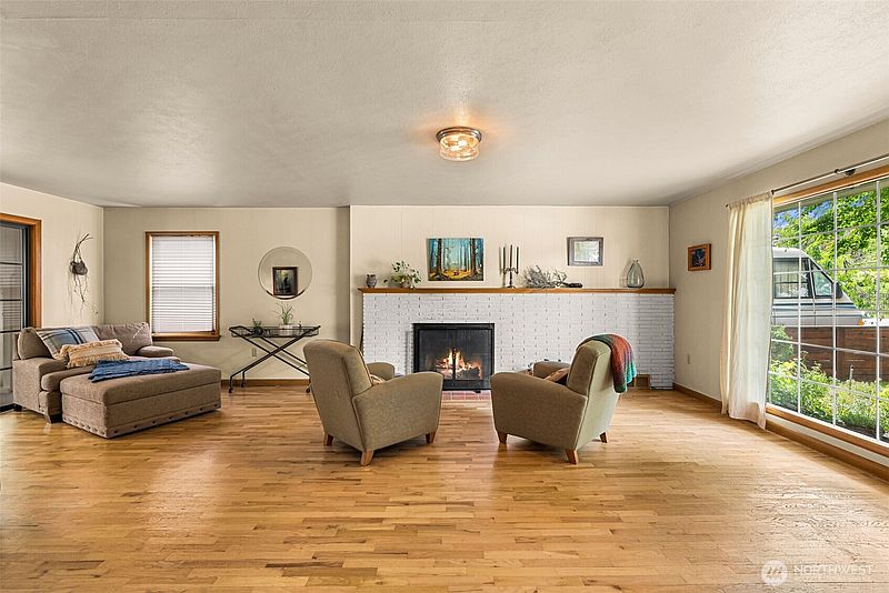 4th image of 19 N Garfield Avenue