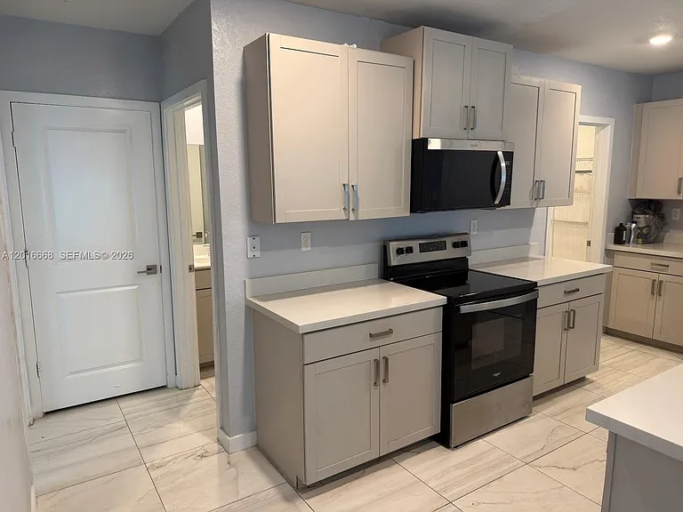 462 NE 6th Pl — Photo 9