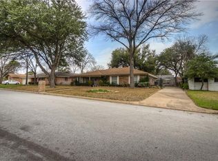 304 Circleview Dr S, Hurst, TX 76054