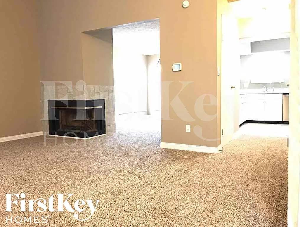 3 bed, 2.0 bath, 1687 sqft, $1,765 — Photo 3