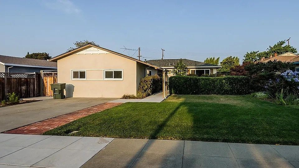1st image of 826 Orange Ave #20