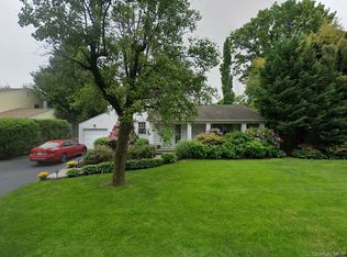 29 Argyle Rd, Albertson, NY 11507