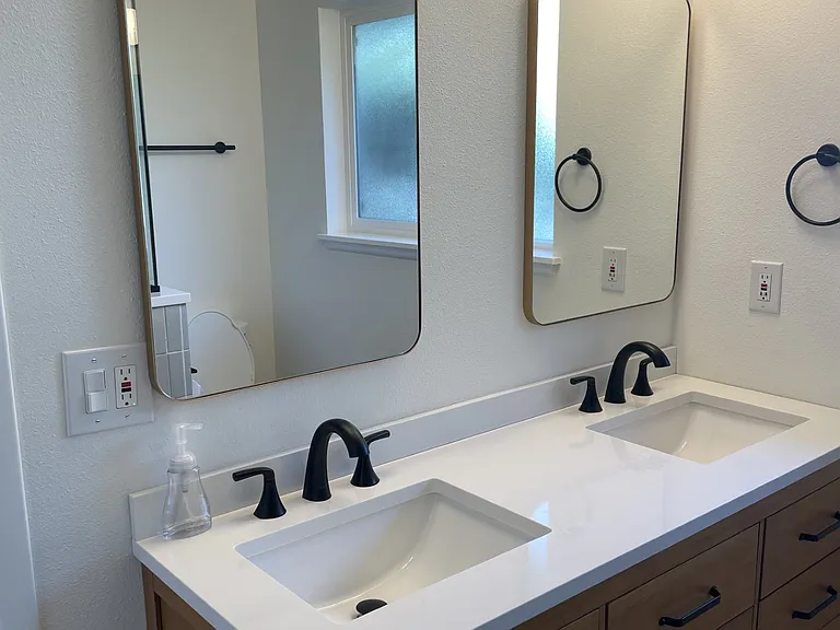 2621 N Bristol St — Photo 12