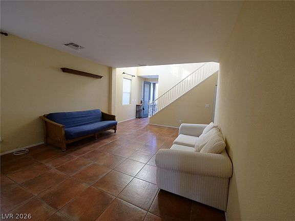 4th image of 924 Percy Arms St