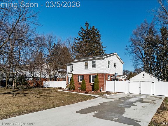 2nd image of 20978 Stahelin Rd