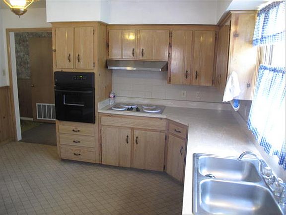 3rd image of 3613 Julie Dr