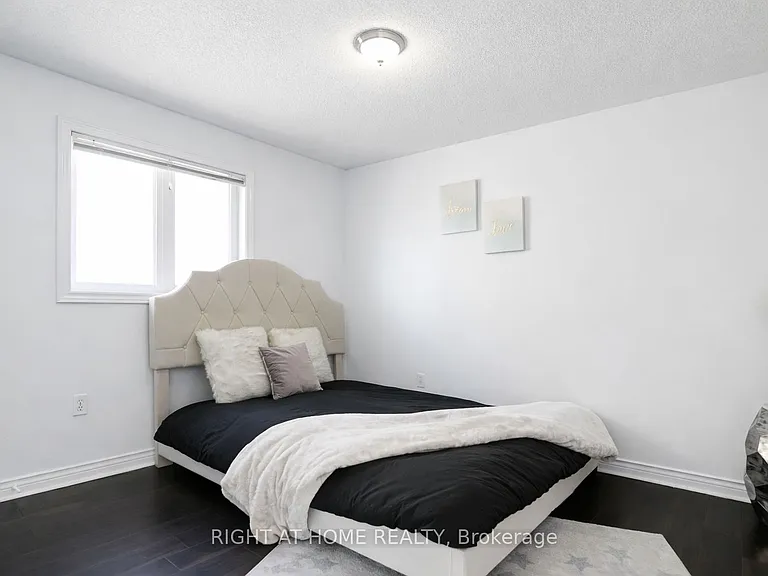 169 Dooley Cres — Photo 5