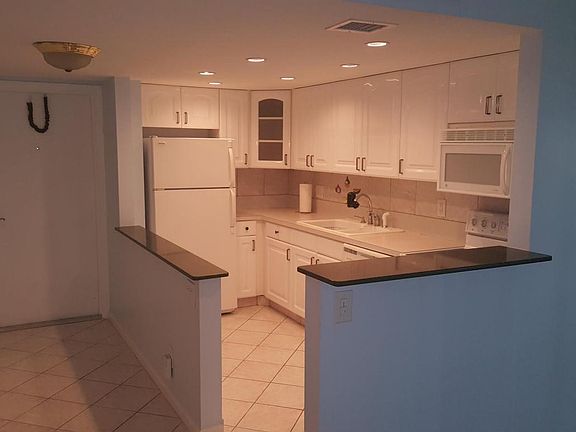 2nd image of 2008 S Federal Hwy APT 105