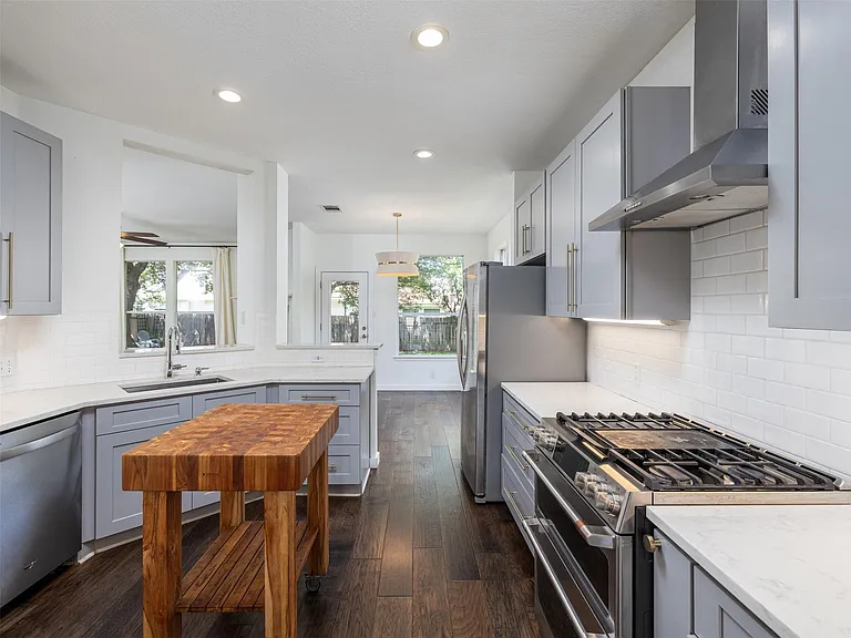 1503 Brighton Bend Ln — Photo 3