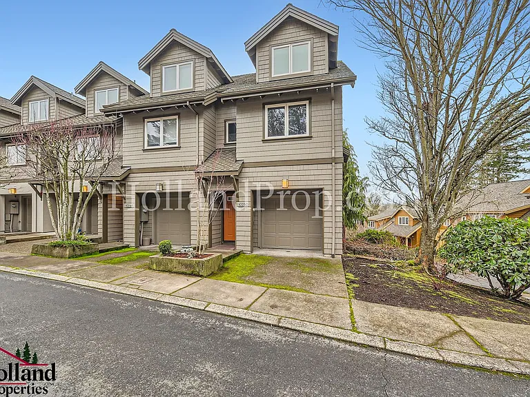 10250 NW Village Heights Dr — Photo 2