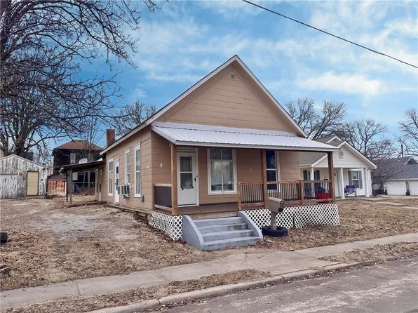 309 E 9th Ct, Trenton, MO 64683