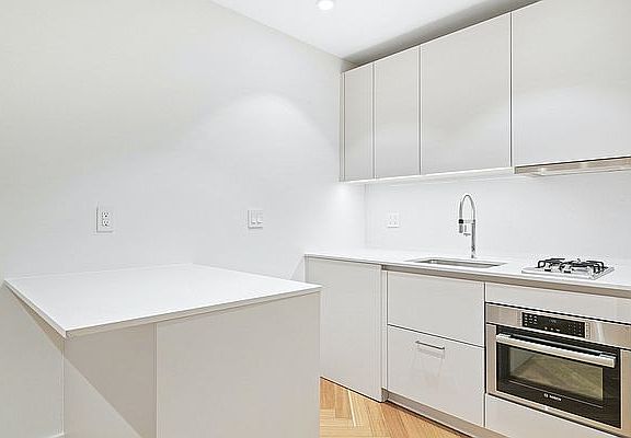 3rd image of 220 W 24th St APT 2U