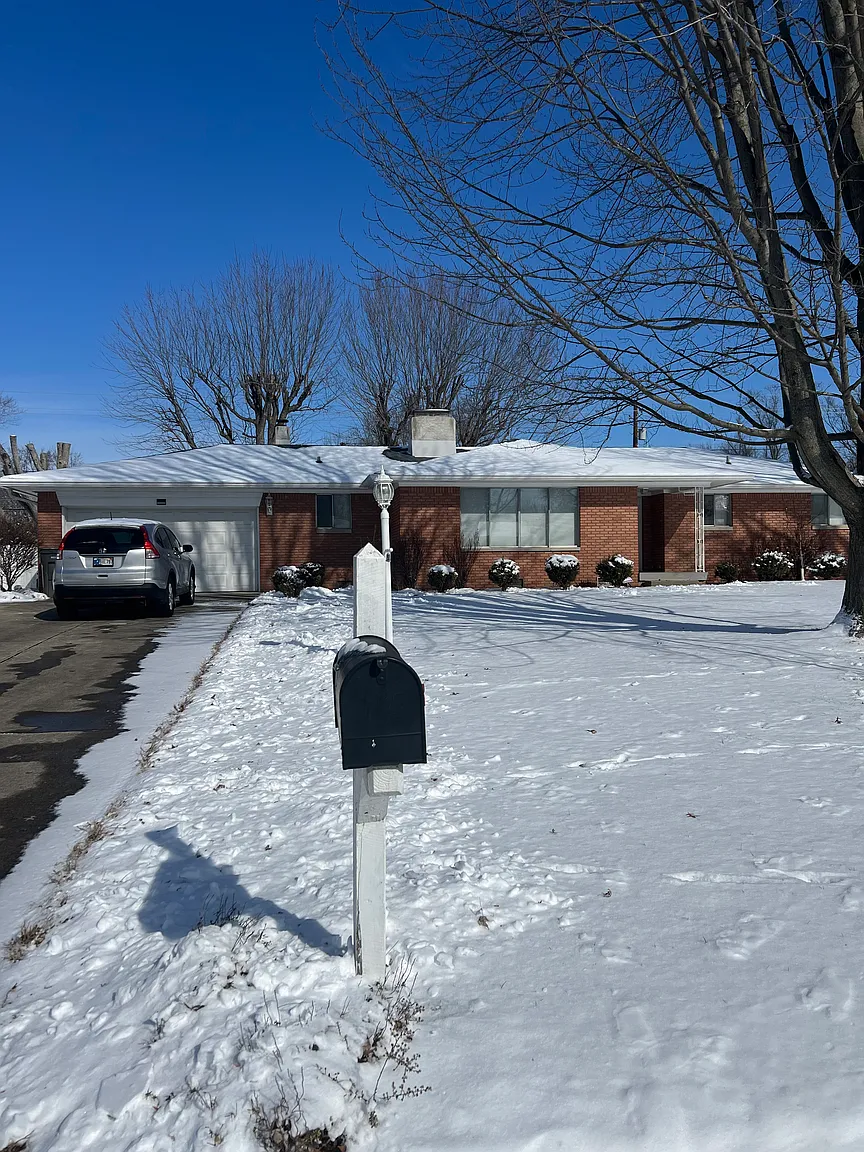 1932 Winchester Dr photo 1