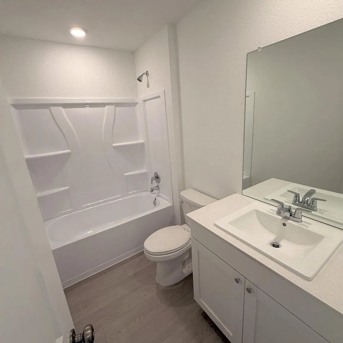 4 bed, 2.0 bath, 1945 sqft, $2,200 — Photo 3