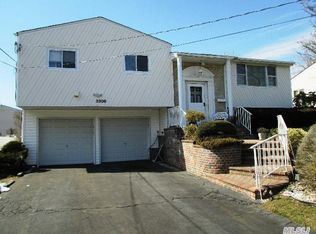3306 Robbin Ln, Merrick, NY 11566