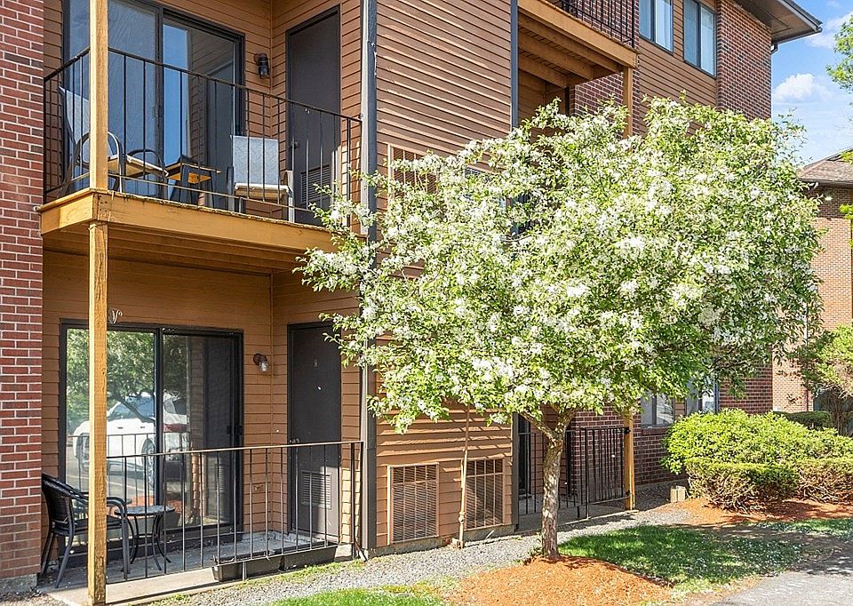 1st image of 15 Blackstone Dr #21