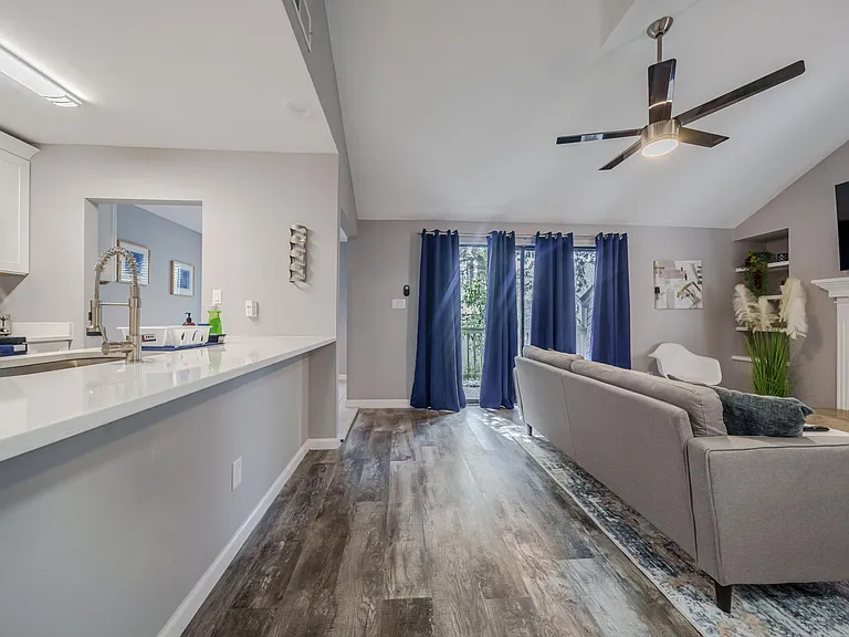 124 Elm Ave SE #3C — Photo 2
