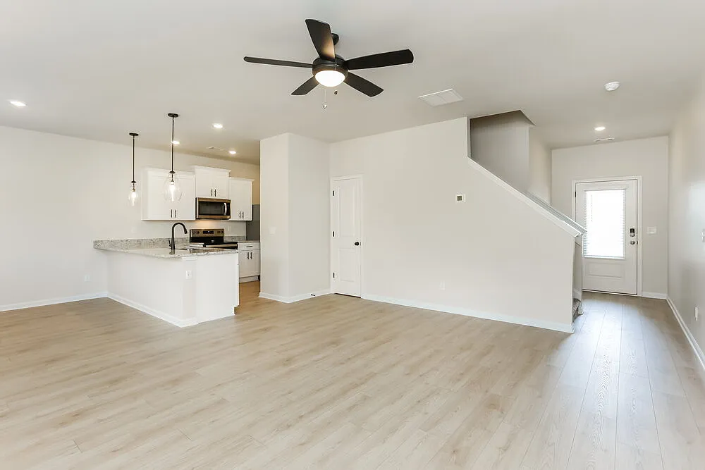 3 bed, 2.5 bath, 1554 sqft, $1,860 — Photo 4