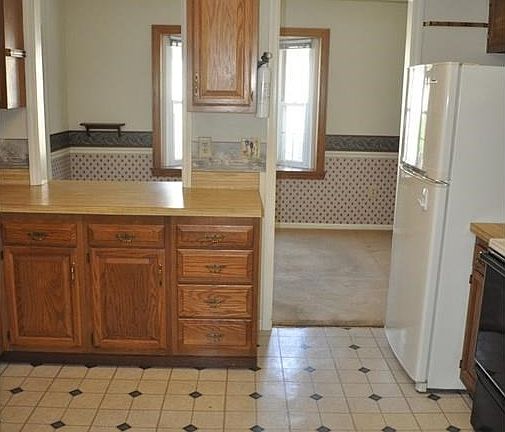 3rd image of 7803 Capitol Hill Ln