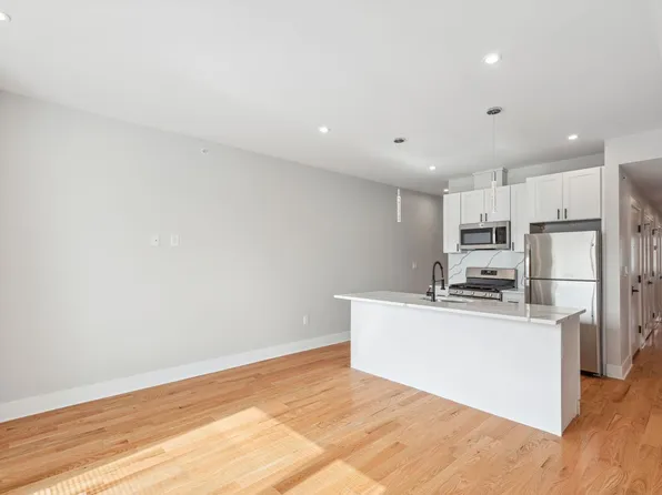 2425 W Thompson St, Philadelphia, PA 19121