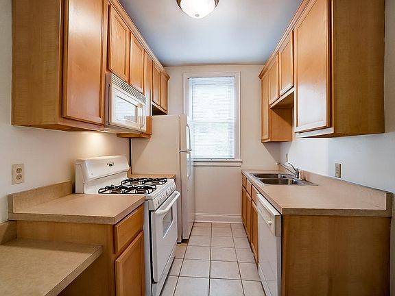 3rd image of 3084 Celeron Ave #4