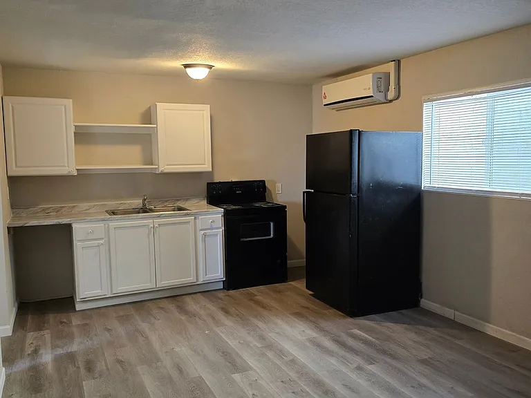 450 N Haskell Ave — Photo 9