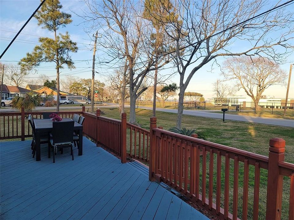 2nd image of 407 Bayshore Dr