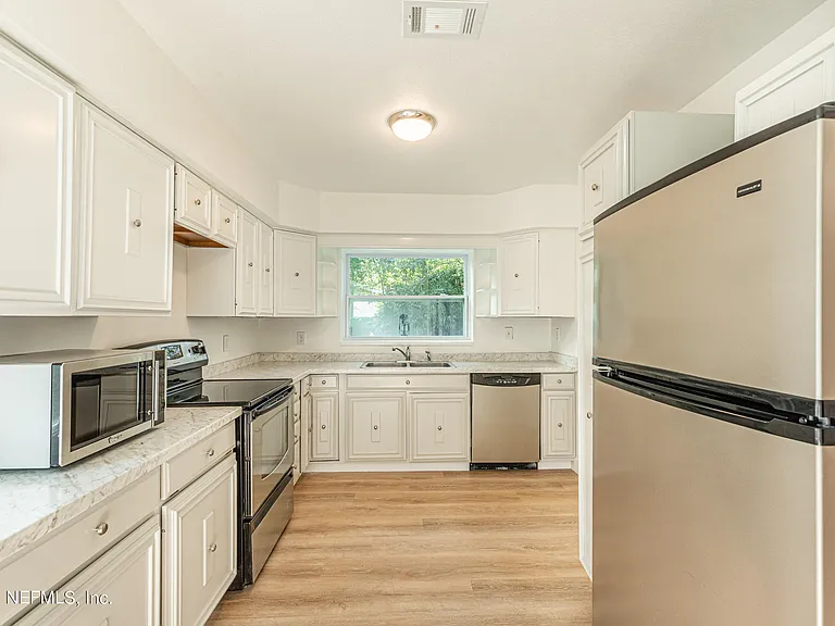 1404 Jean Ct — Photo 14