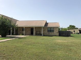 305 W May Ave, Sabinal, TX 78881