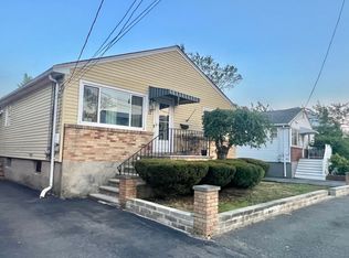 17 Lantern Rd, Revere, MA 02151