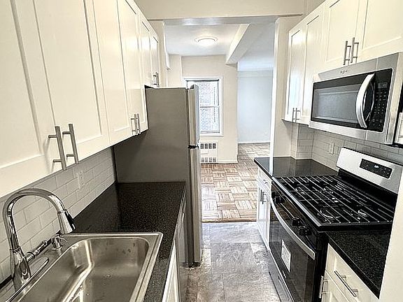 3rd image of 10 Plaza St E APT 9D