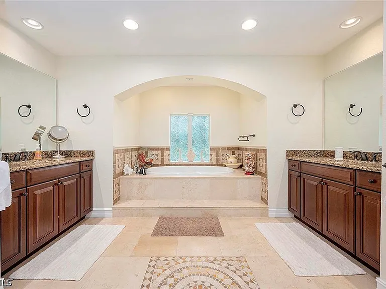 5208 SW 8th Ct — Photo 15