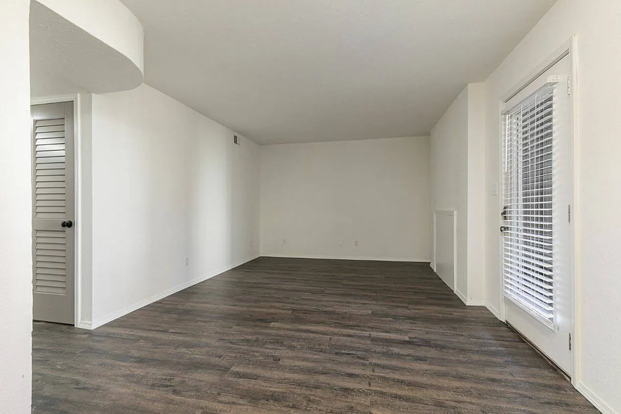 Trails End Apartments — Photo 4