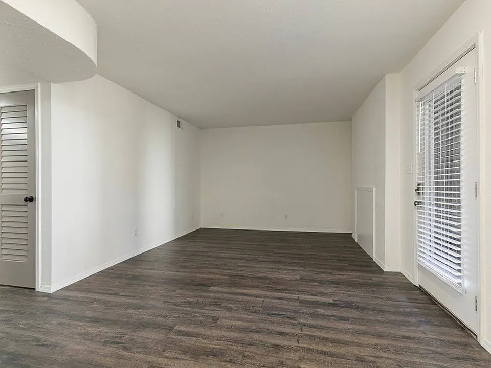 2 bedroom, 1 bathrom