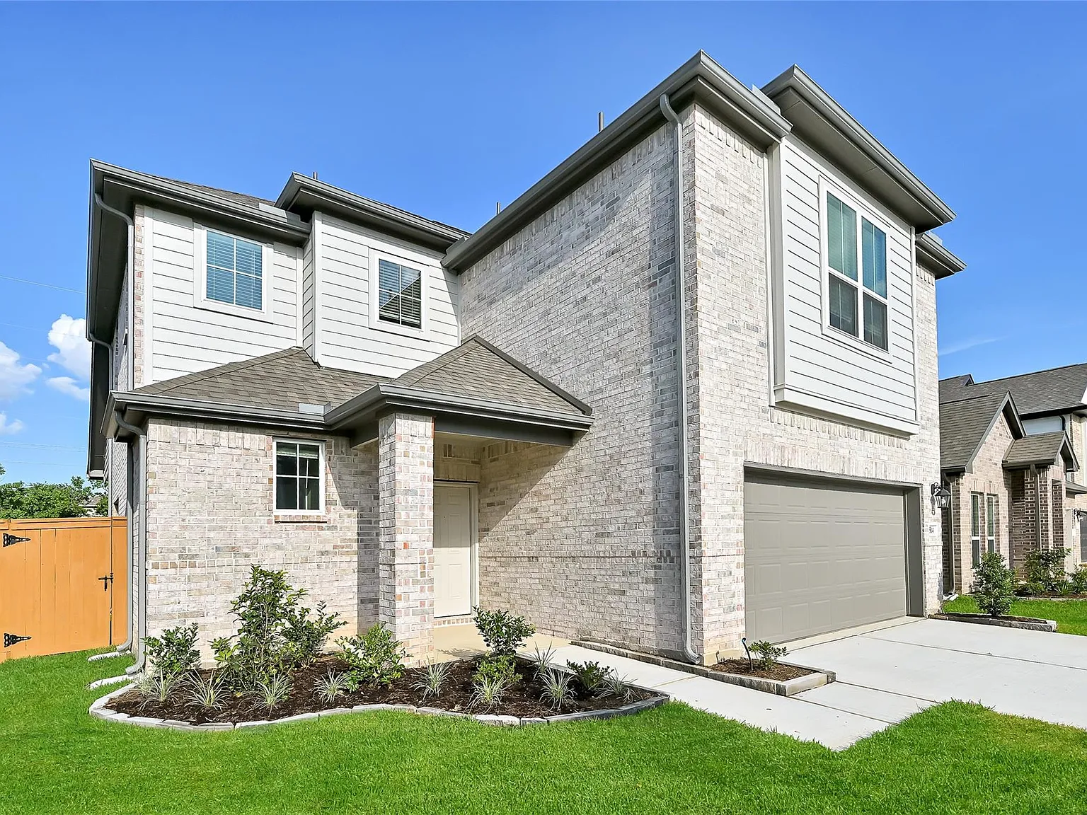 5 bed, 3.5 bath, 2099 sqft, $3,300 — Photo 1
