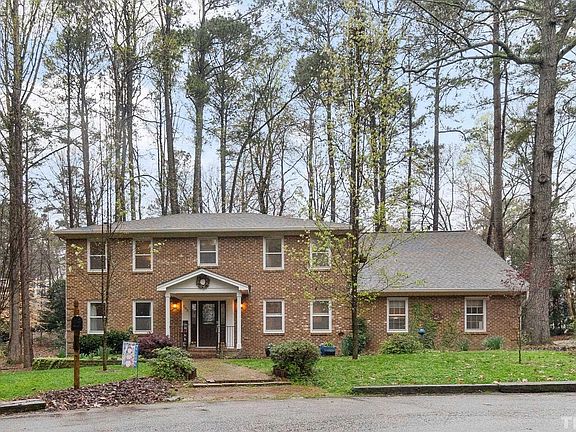 2nd image of 102 Parkview Cir