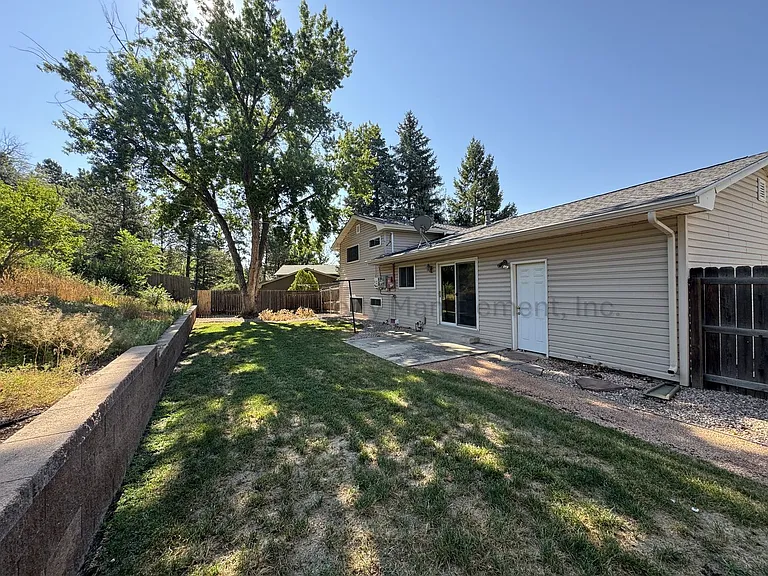 1429 Auburn Dr — Photo 14