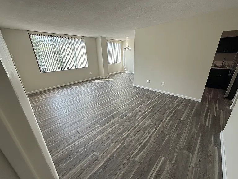 5500 Holmes Run Pkwy #320 — Photo 13