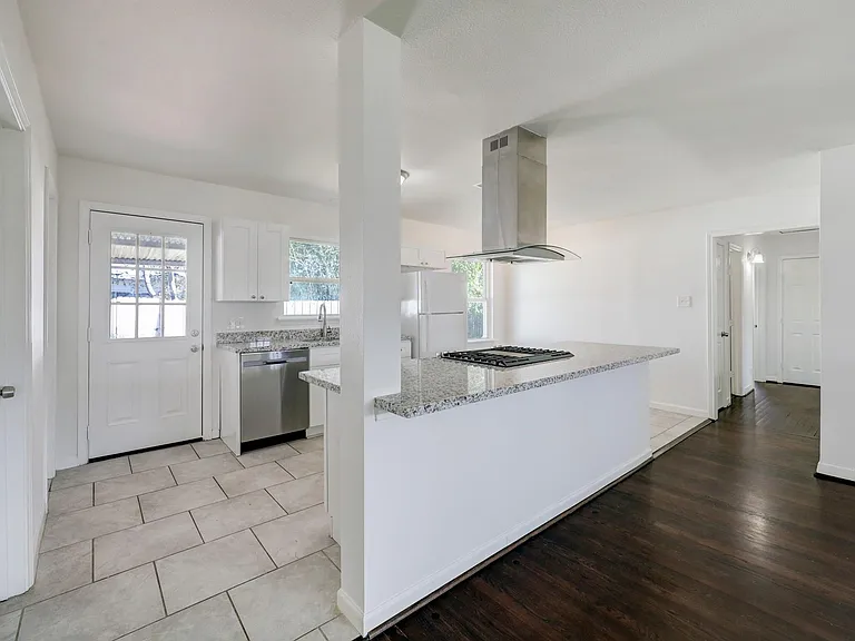2534 Roy Cir — Photo 7