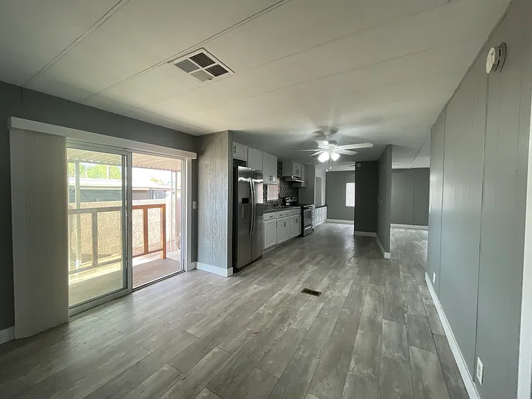 9410 S 11th Dr — Photo 3